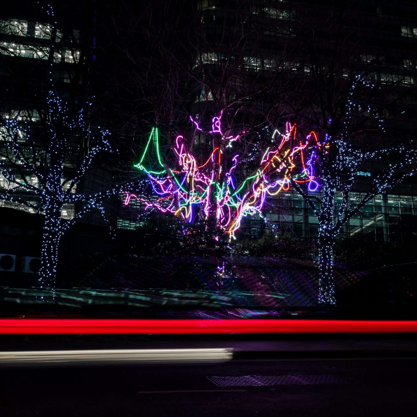Canary Wharf Winter Lights 2020 - Neon Tree by Hawthorn